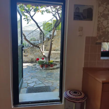 Ξενοδοχείο με διαμερίσματα παλατάκι