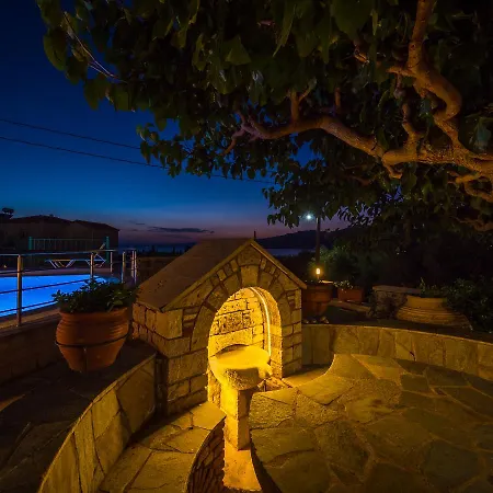 Lejlighedshotel Palataki 4*
